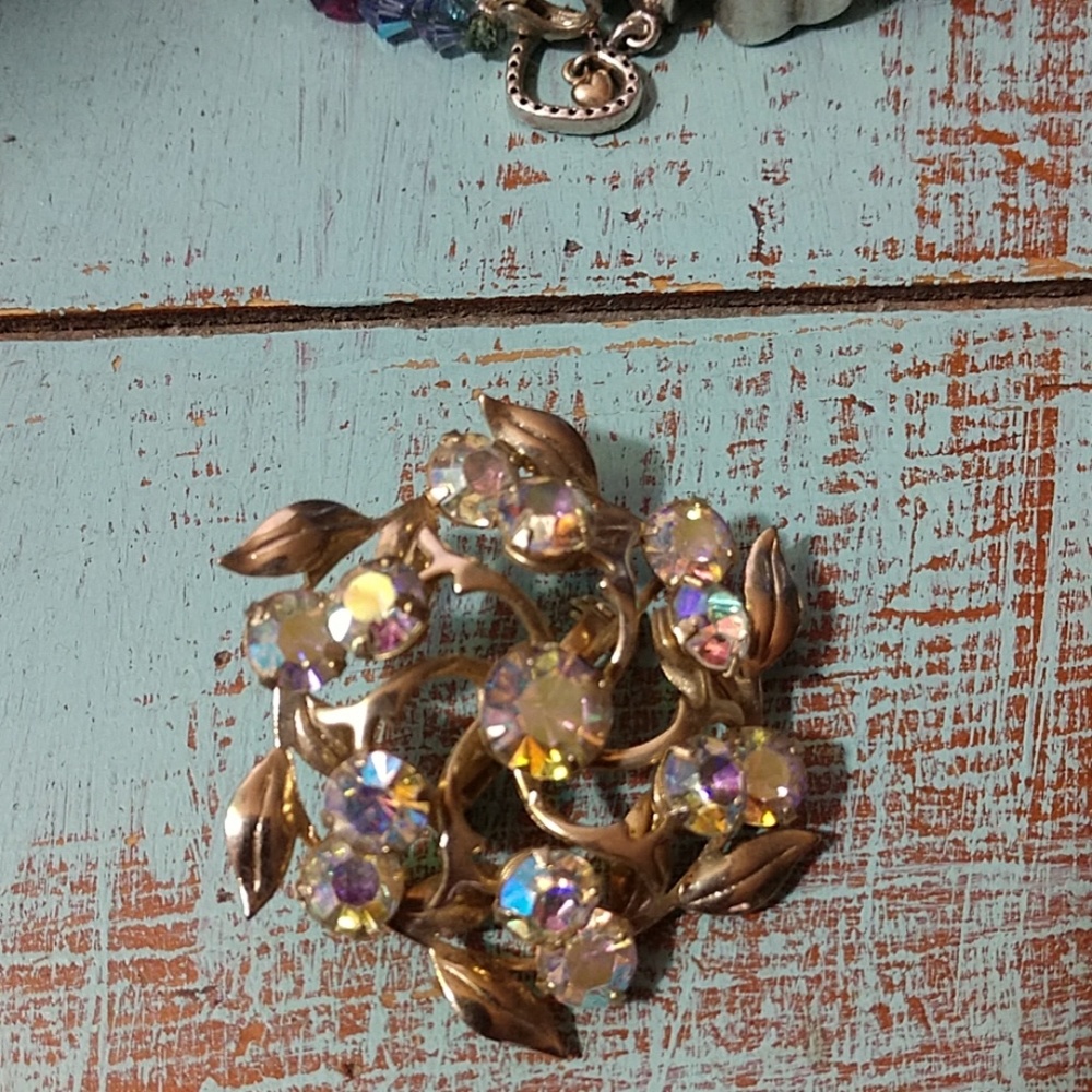 Vintage Aurora Borealis rhinestone brooch pin